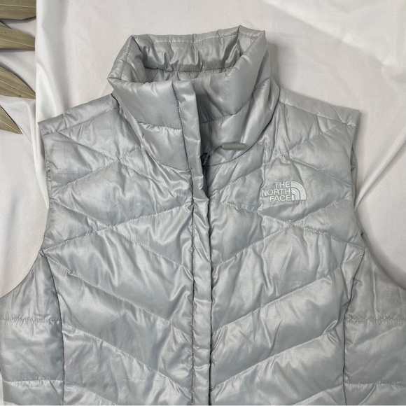 The North Face Goose Down Aconcagua 550 Light Grey Silver Puffer Vest Size Small - Picture 3 of 9